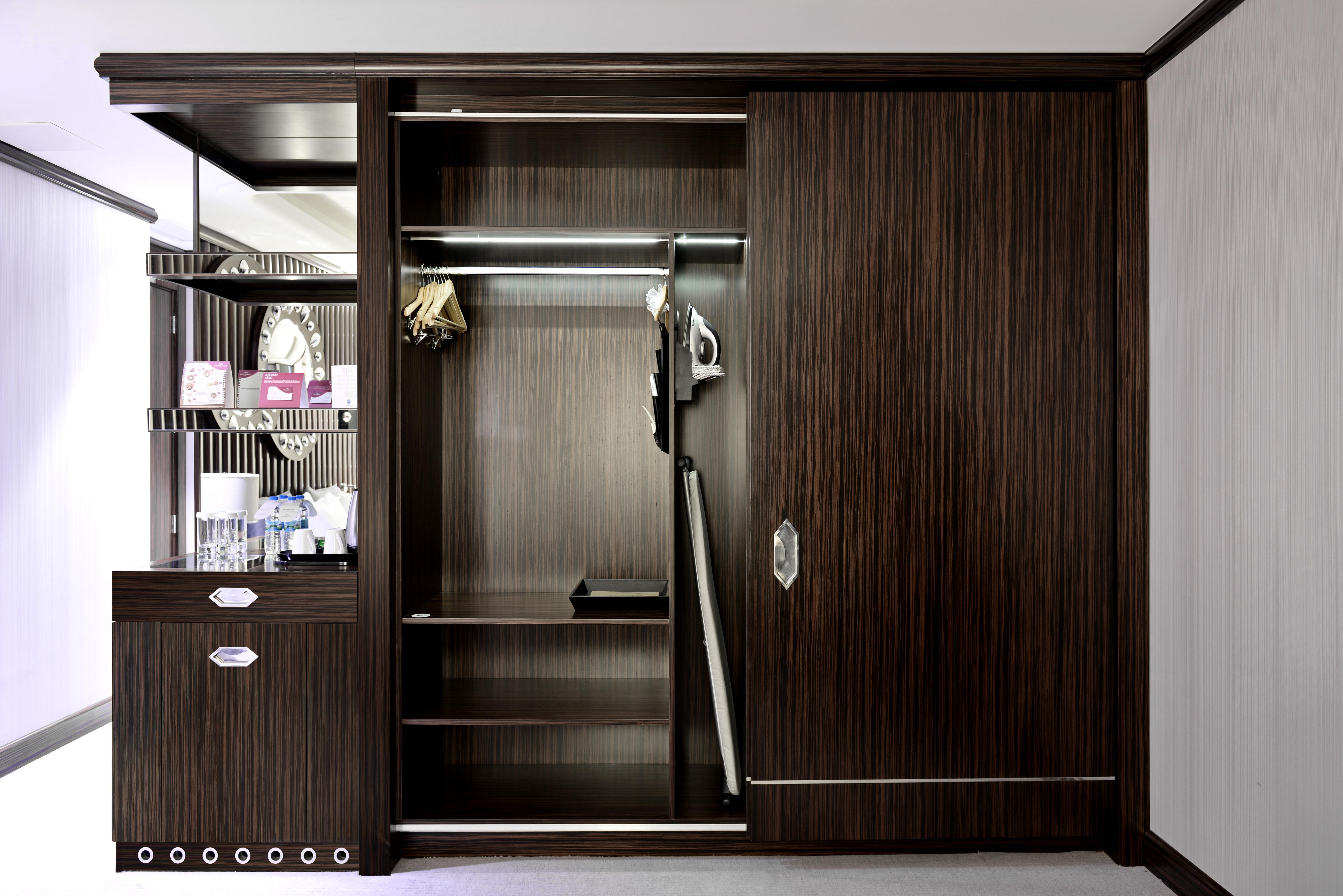 Crowne Plaza Bursa Convention Center & Thermal Spa By Ihg Exteriör bild Sliding wardrobe doors