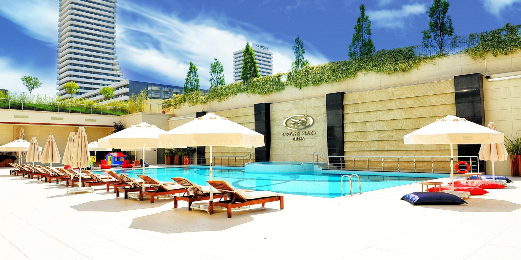 Crowne Plaza Bursa Convention Center & Thermal Spa By Ihg Exteriör bild The swimming pool at the hotel