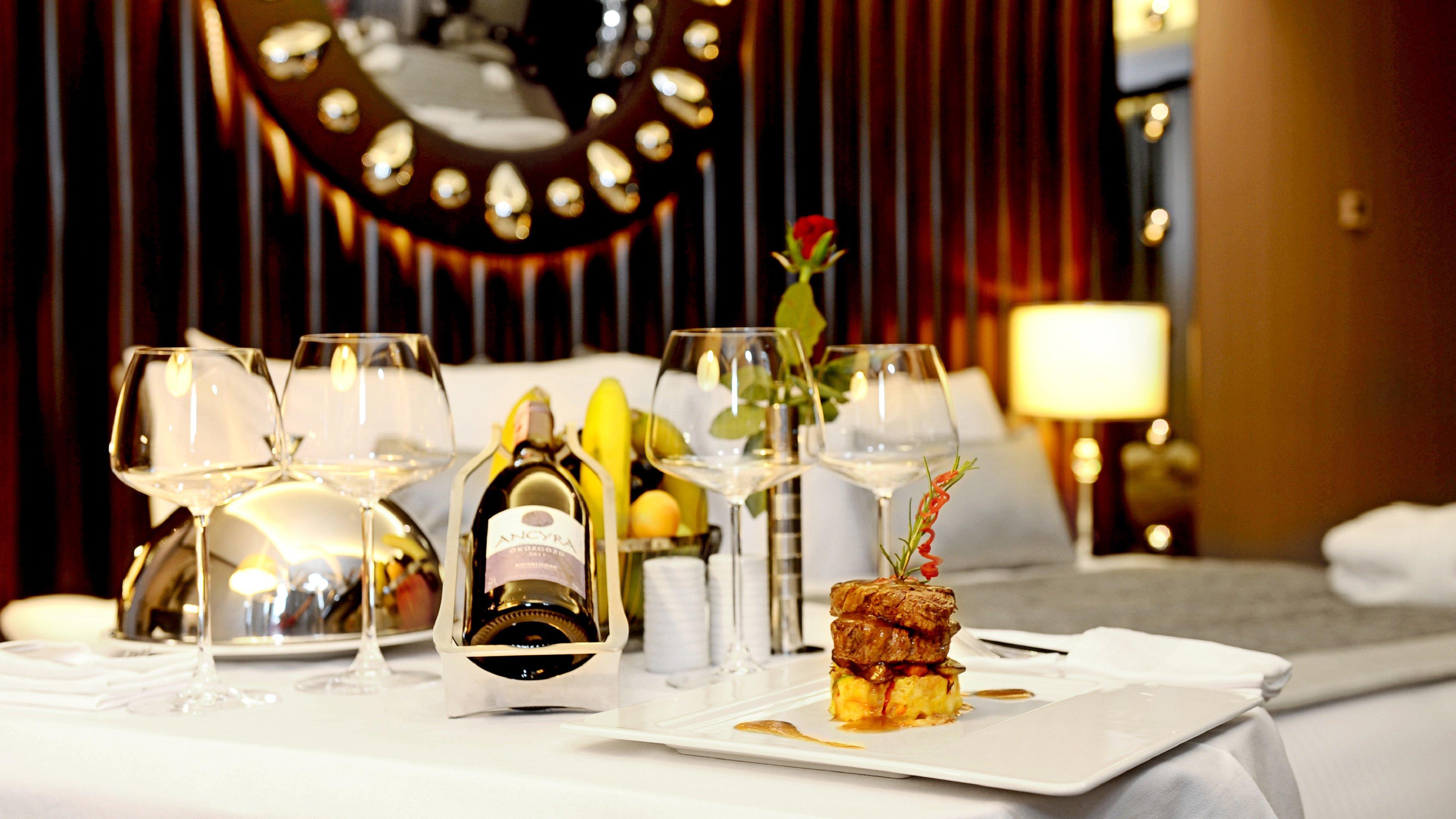 Crowne Plaza Bursa Convention Center & Thermal Spa By Ihg Exteriör bild A table set for fine dining