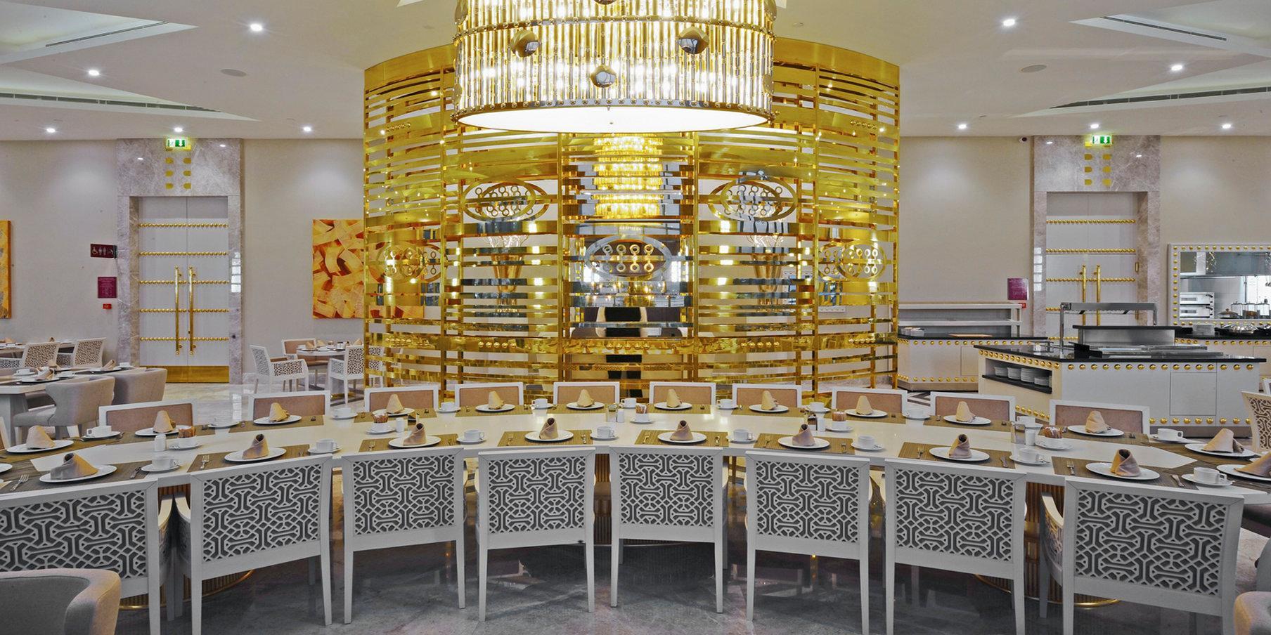 Crowne Plaza Bursa Convention Center & Thermal Spa By Ihg Exteriör bild The interior of a restaurant in the mall