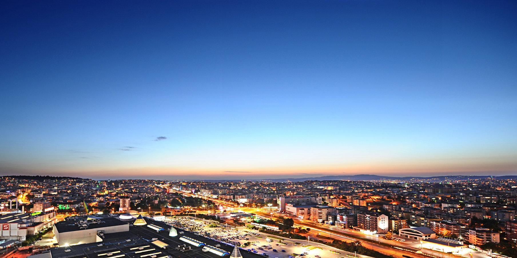 Crowne Plaza Bursa Convention Center & Thermal Spa By Ihg Exteriör bild View of the city at night
